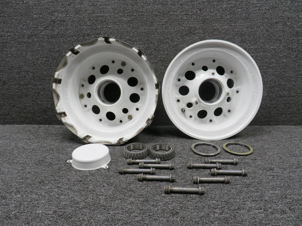 40-202 (Alt: 9912222-2) Cleveland 22x8.0-10 Main Wheel Left Hand Unit