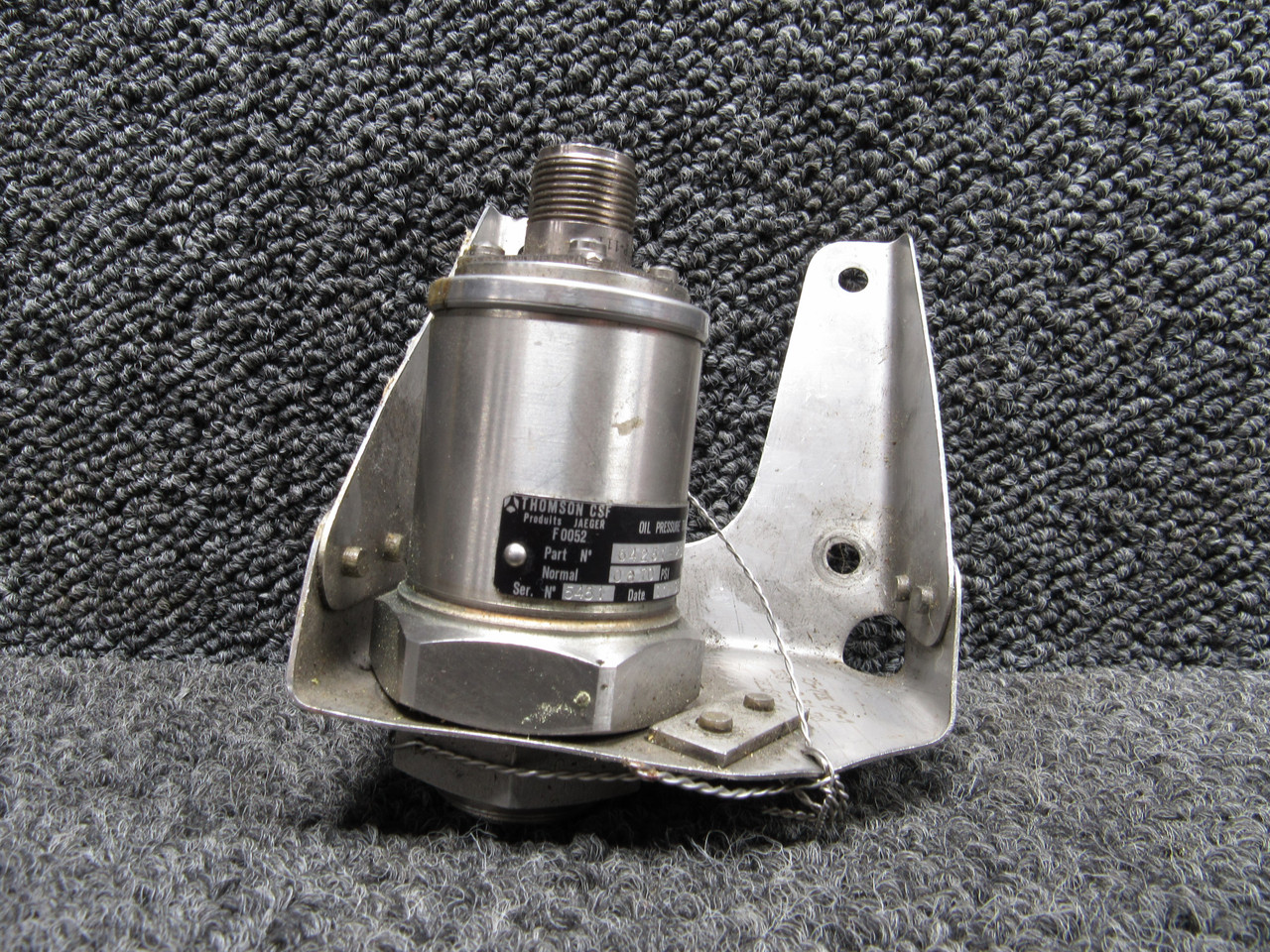 64251-200-1 Thomson CSF Oil Pressure Transmitter with Bracket (Volts: 26)