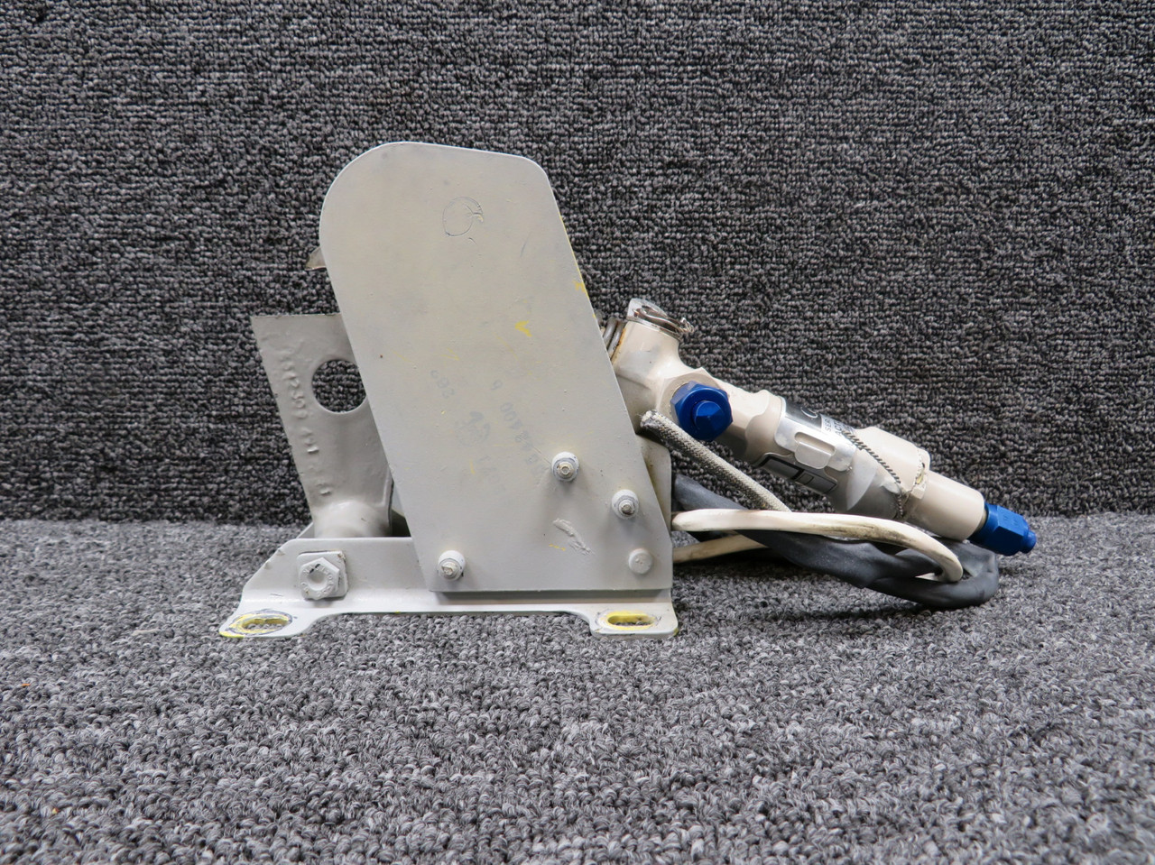 5527504-2 Citation S550 Nose Gear Uplock Actuator Assembly with Support