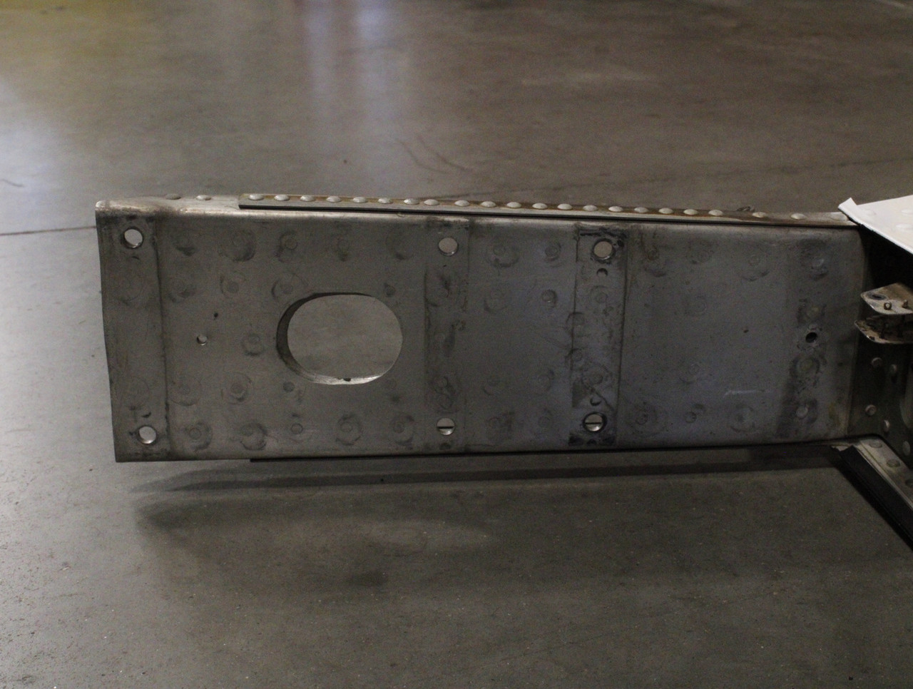 はりページ 0831002-204 Cessna 310L Vertical Stabilizer Assembly for Sale
