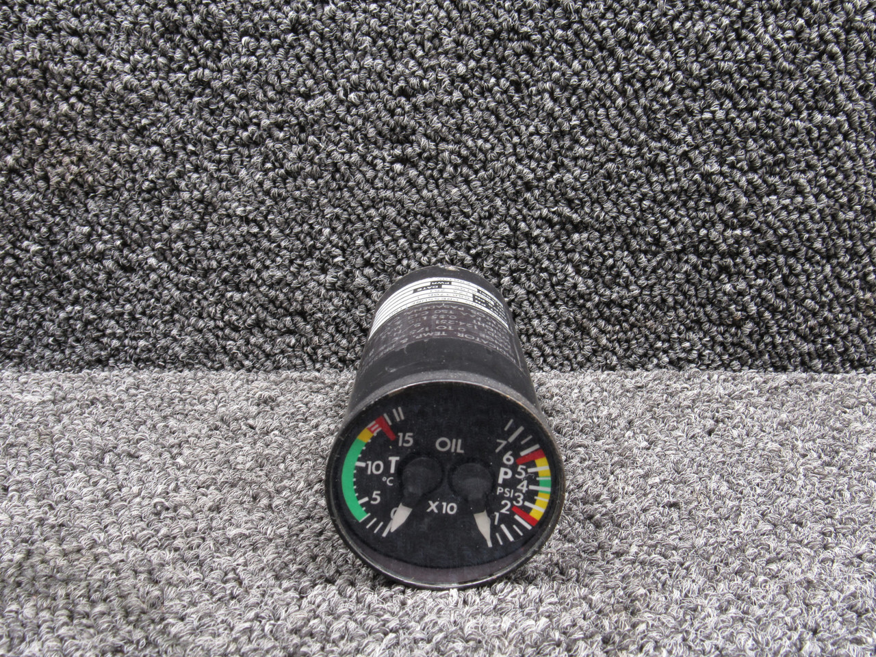 124-251 (Alt: 6883706-1) Kratos Pressure and Oil Temp Indicator