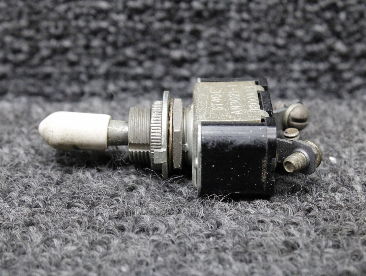 AN3021-1 (Alternate PN: 8800K13) Cutler-Hammer 3 Position Toggle