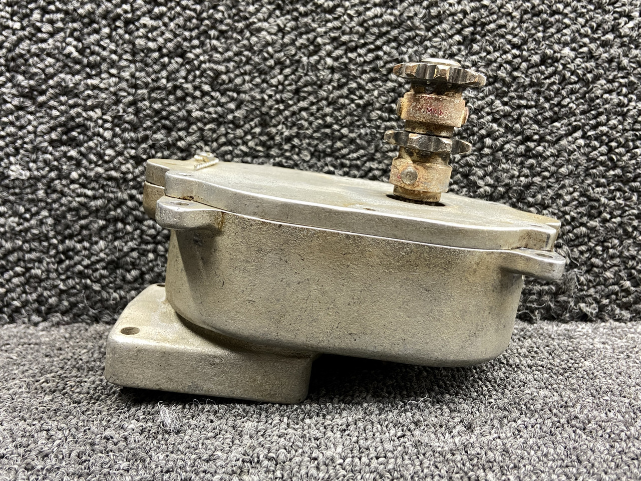 0861505-8 (Use: 0861505-12) Cessna 310L Flap Actuator Assembly