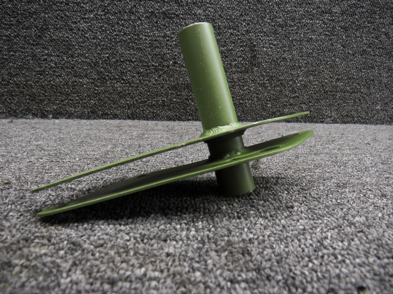0523223-1 (Use: 0422430-2) Cessna 172N RH Aileron Bellcrank