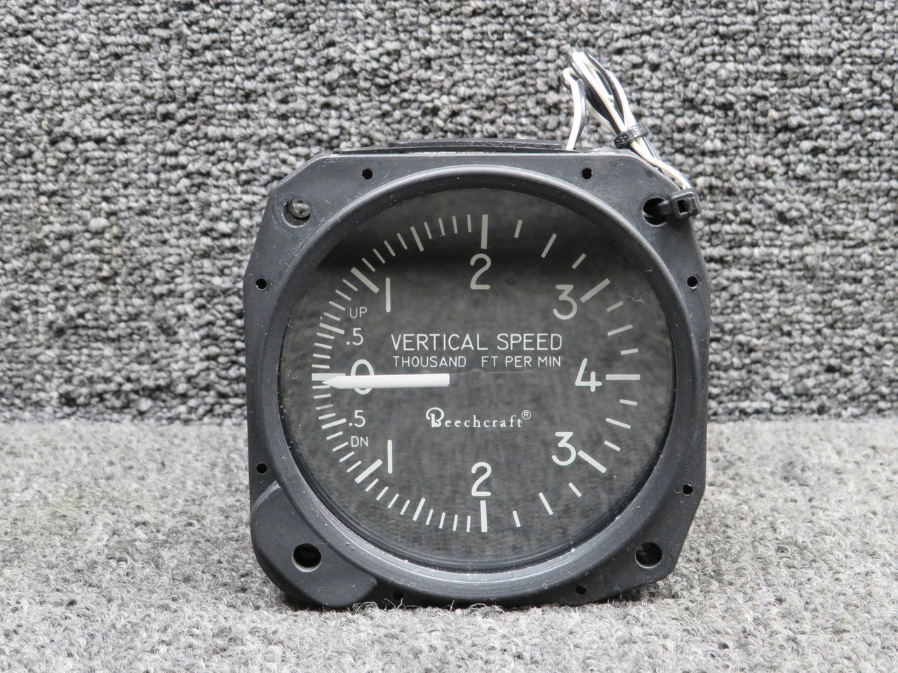 7040 United Instruments Vertical Speed Indicator Type III (Lighted) (Code: C.18)