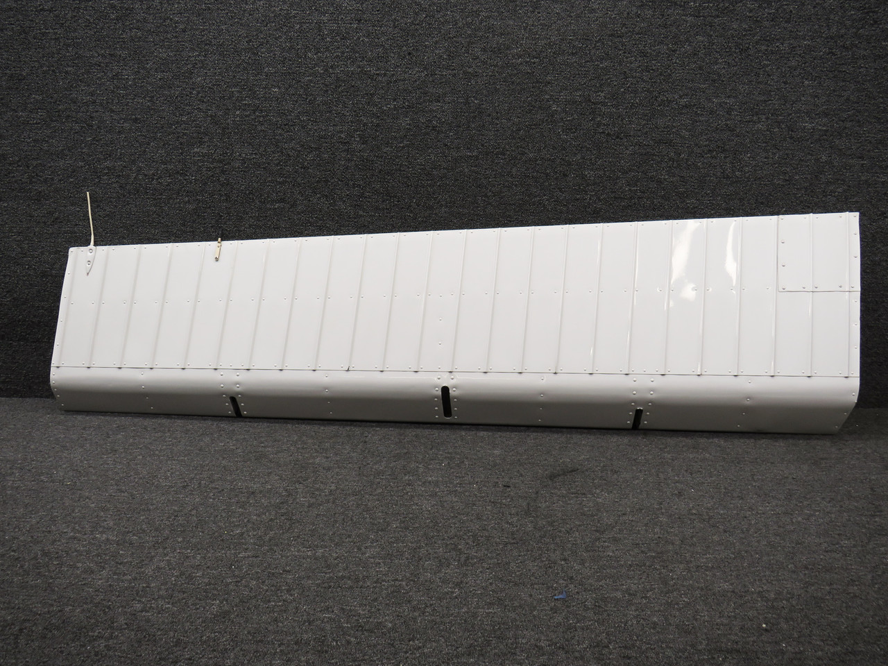 1220085-10 Cessna T207 Aileron Assembly RH