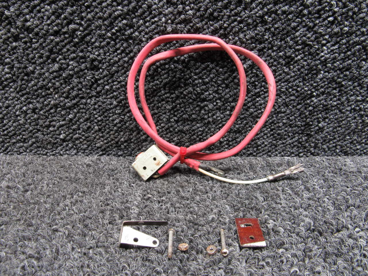 1SE3-3 Micro Switch Main Landing Gear Squat Switch Assembly