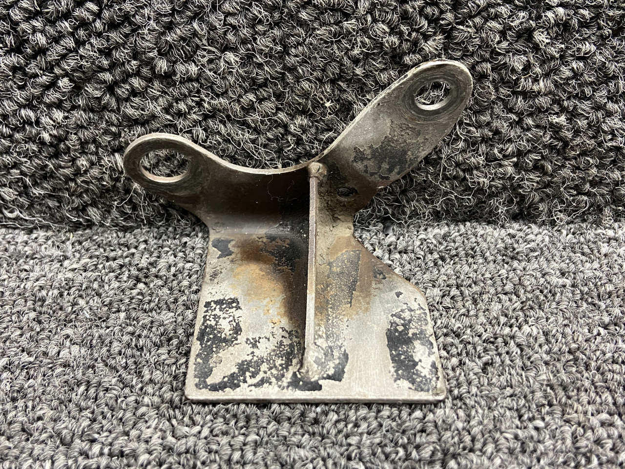0552116-10 Lycoming O-360-A1F6 Cowl Snubber Mounting Bracket