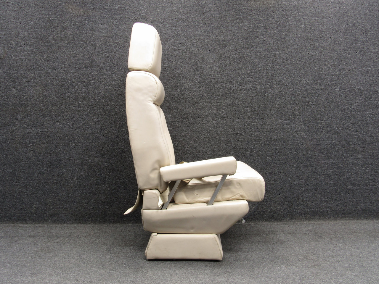 IAI 1124 LH Fwd Passenger Swivel Seat Assembly