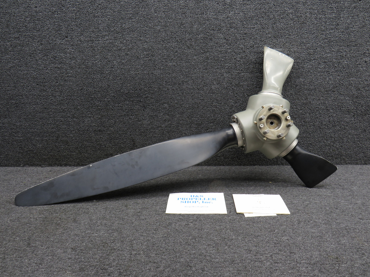 3A32C76-SMR,82NB-2 McCauley 3 Blade Propeller Hub with Logs (Prop