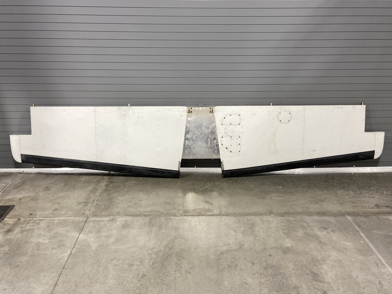 1232600-209 Cessna 182R Horizontal Stabilizer Assembly (Minor Hail)