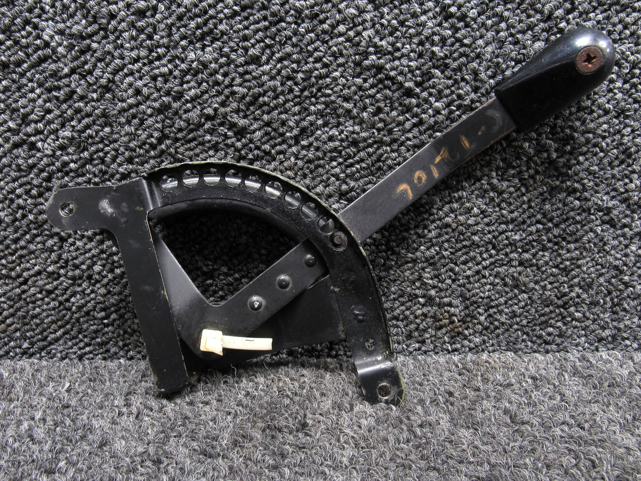 1213315-5, 1213316-1 Cessna 210L(T) Cowl Flap Lever Assembly with