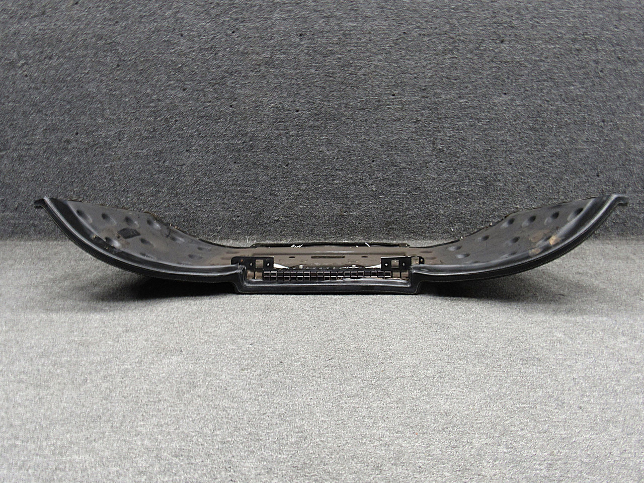 クルーザーシールドブラケット 2414137-95 LearJet Glare Shield For Sale