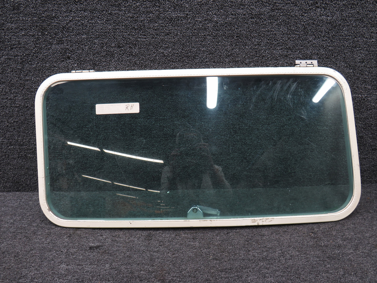 0417008-200 Cessna 152 RH Cabin Door Window with Latch (Tinted)