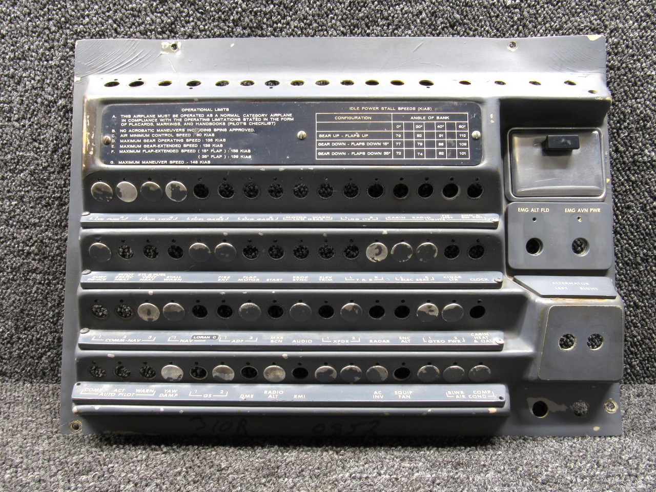 chhheページ 0813656-8 Cessna 310R Circuit Breaker Panel For Sale