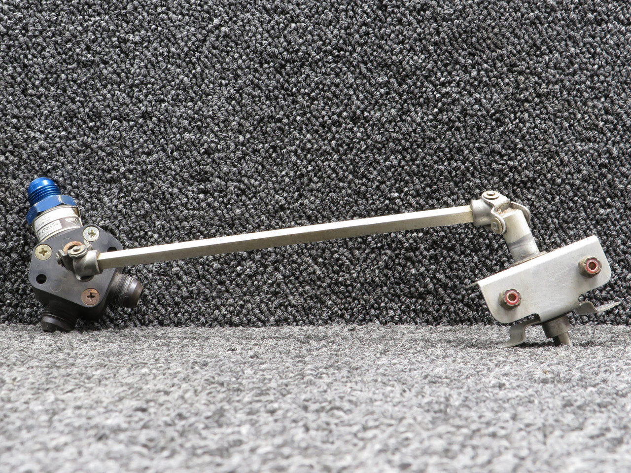 ハル95ページ 9851067-4 Cessna Fuel Selector Valve Assembly For Sale
