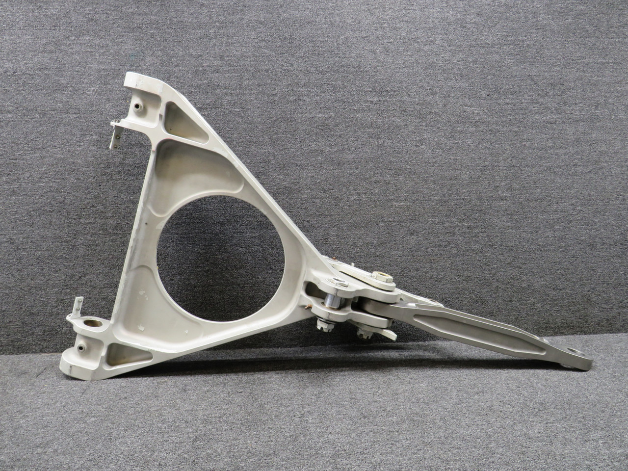 162A2101-4, 162A2115-6 Boeing 737-800 Nose Landing Gear Link