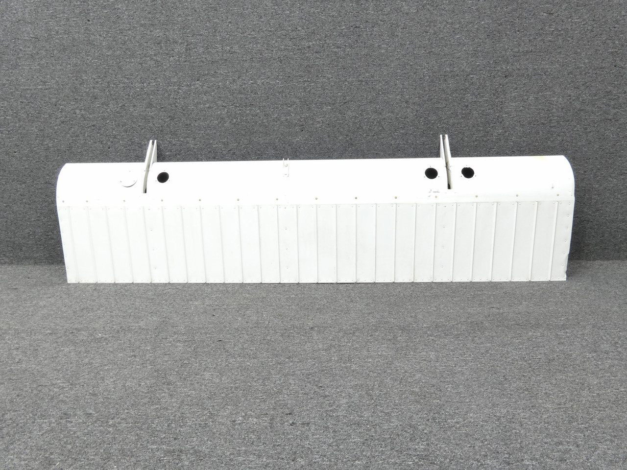 t*a様 【廃盤品】BRIEFING FLIGHTLIGHT FLAP メッセン 0523901-35 Cessna 172N Flap Assembly Left Hand