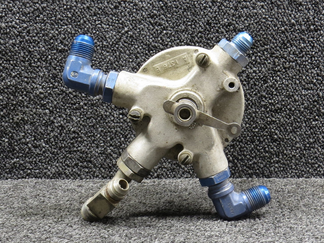 はや8899ページ 9910060-7 (Use: 9910060-13) Cessna 414 Fuel Selector Valve