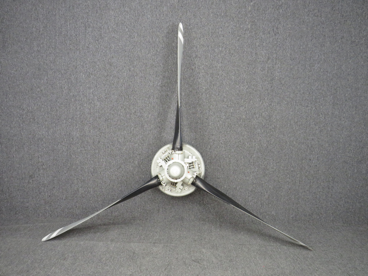 HC-B3TN-3G Hartzell 3 Blade Propeller Assembly with Logs For Sale