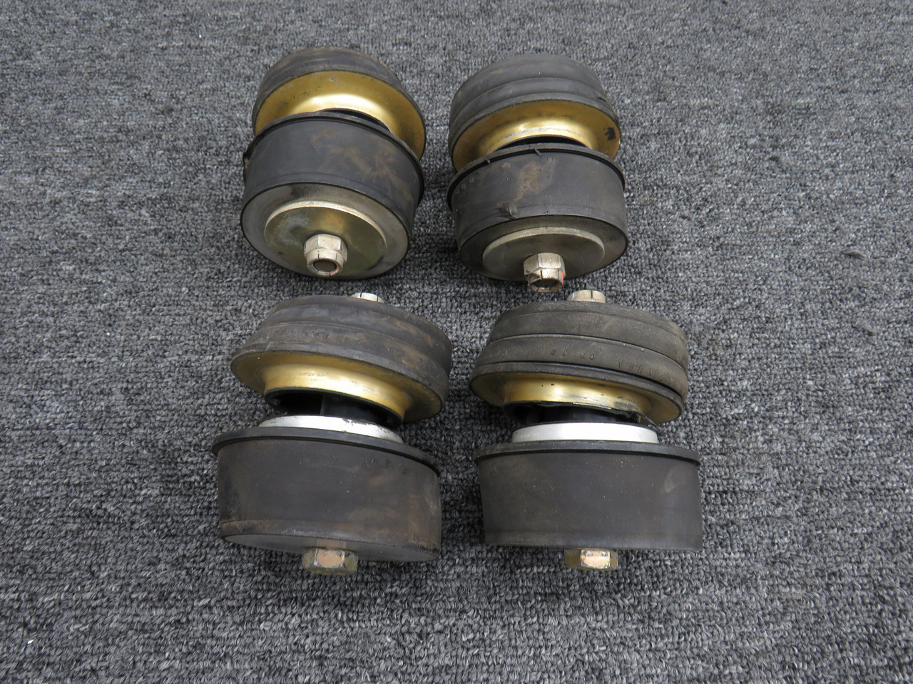 man777ページ J-9612-8, J-7763-1 Lycoming O-540-L3C5D Set of 4 Lord Engine Shock