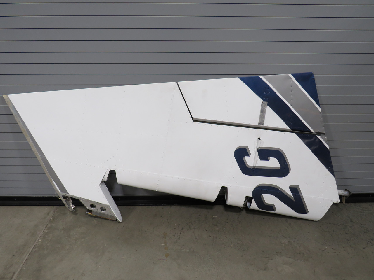 パシフィックファニチャーサービスRUDDERTEATABLE 5133000-200, 5133015-1 Cessna 421B Rudder Assembly with Trim Tab