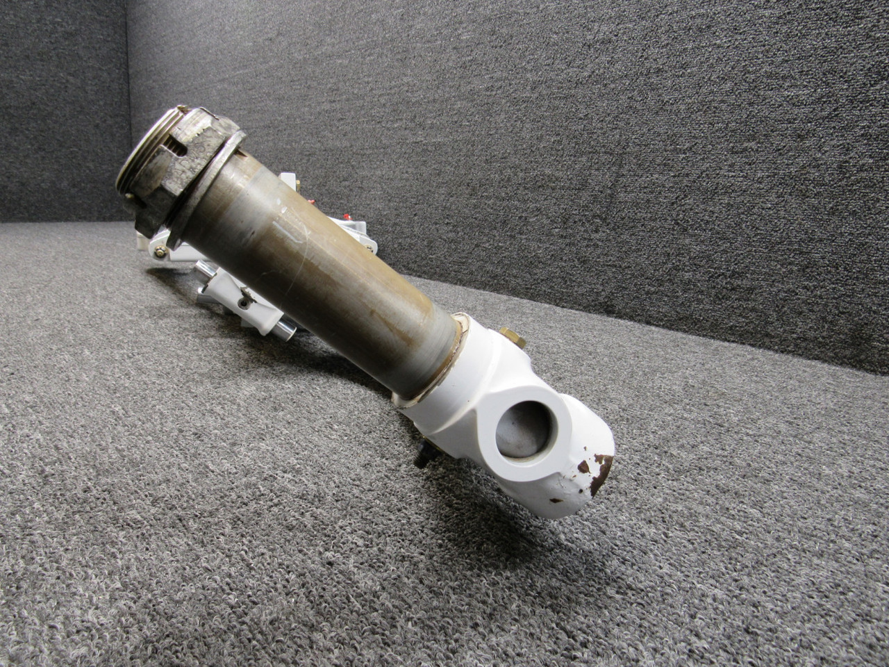 97-820000-613 Beech Aircraft Corp. Nose Landing Gear