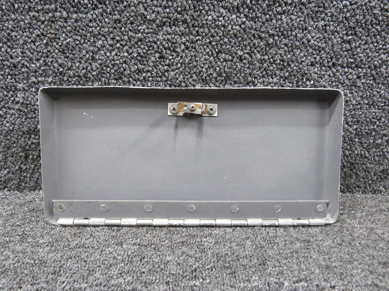 5217143-7, 0813508-7 Cessna 421B Glove Box Door Assembly with Knob
