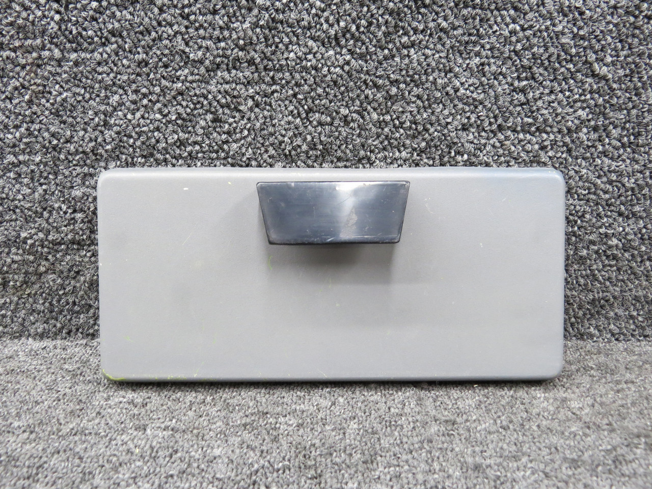 5217143-7, 0813508-7 Cessna 421B Glove Box Door Assembly with Knob