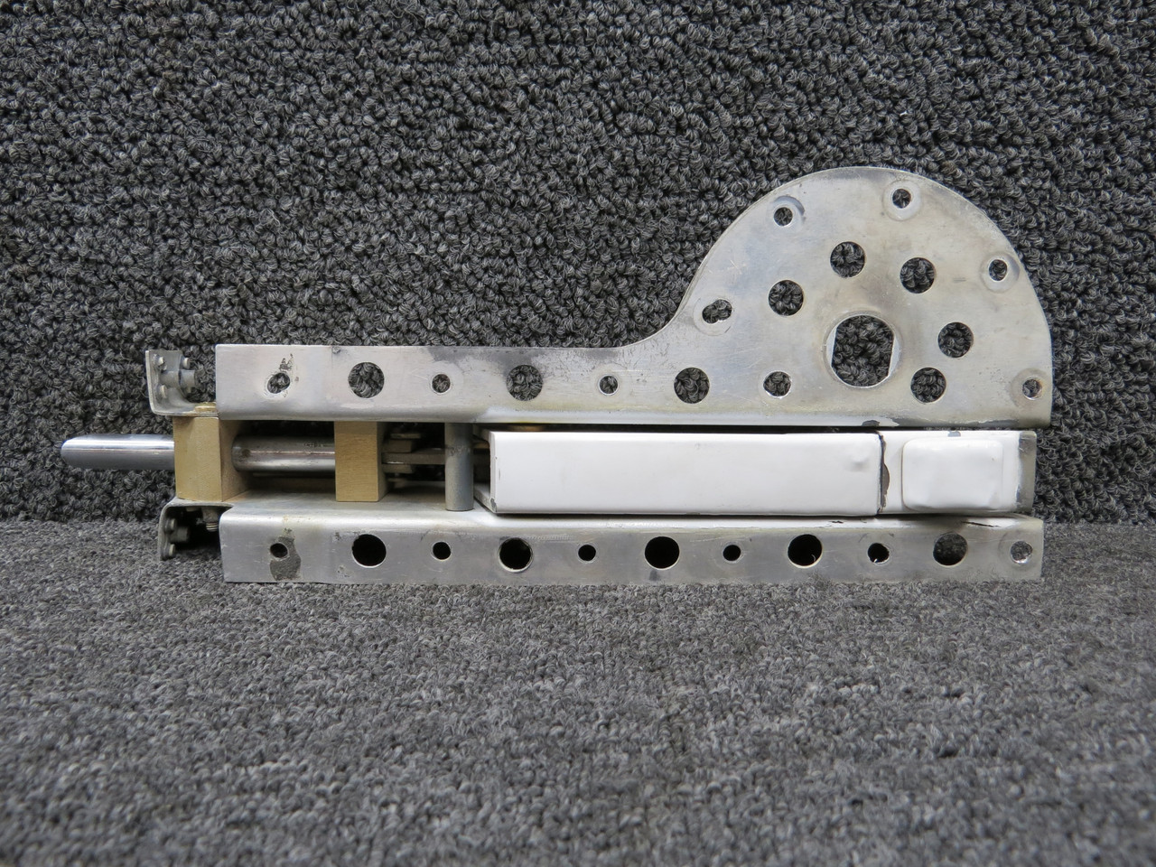 はや8899ページ H966-1 (Alternate PN: 0851781-35) Cessna 421B Nacelle Baggage Door