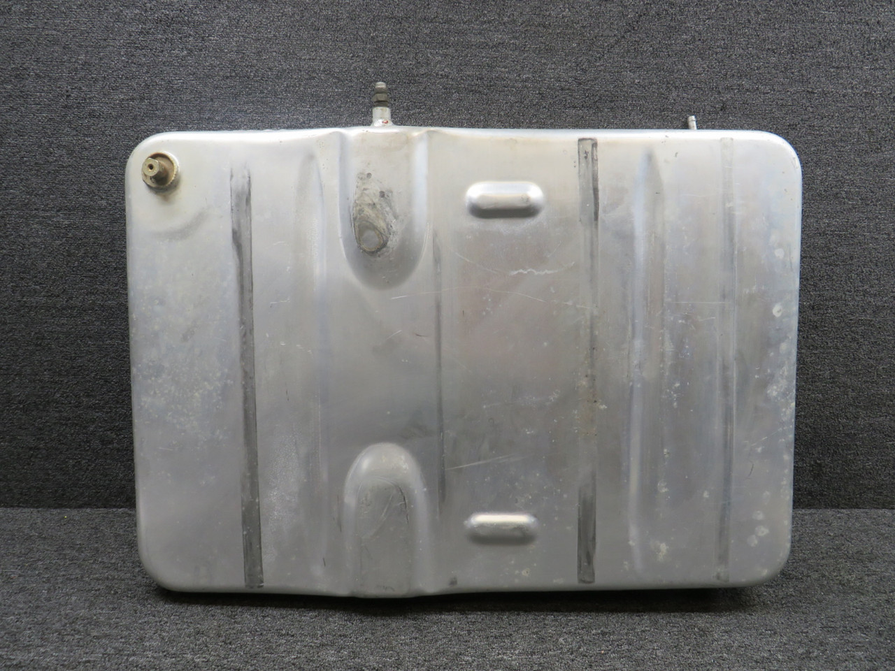 an421ページ 0426508-203 Cessna 150L Fuel Tank Assembly Left Hand