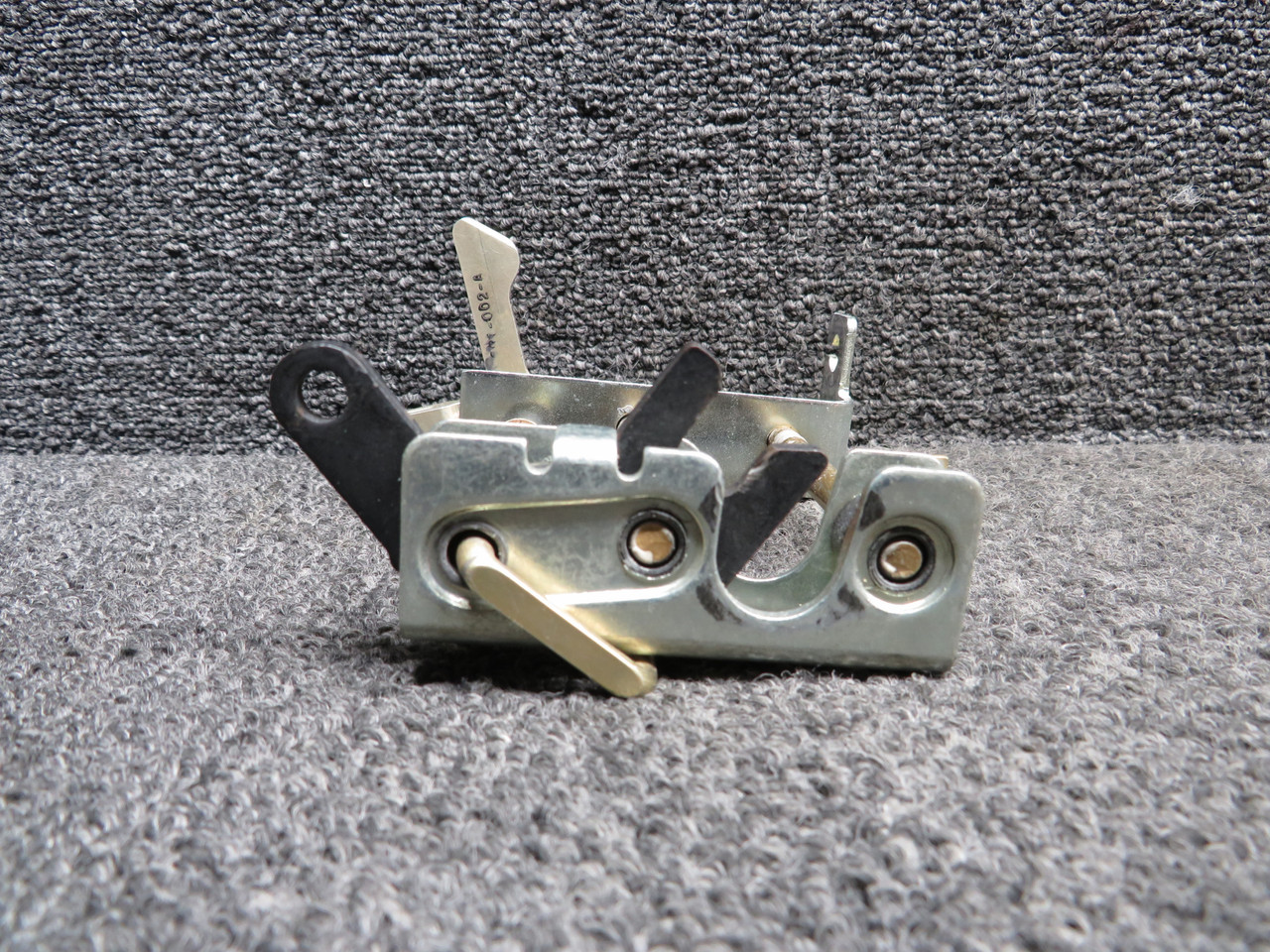 20267-004, 20293-004 Cirrus SR22 Lower RH Cabin Door Rotary Latch