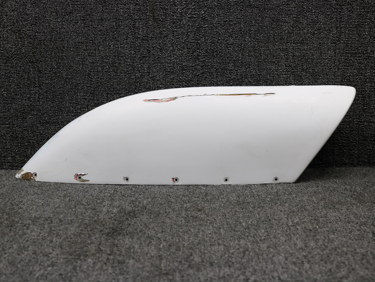 5131008-1, VF-10-114 Cessna 414 Vertical Tip with VHF Antenna