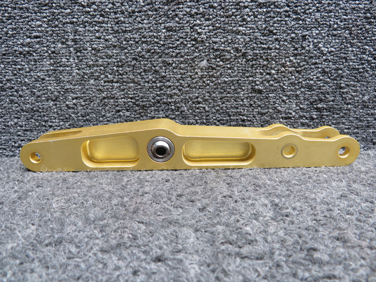 LA57263050 (Use: 2862103-2) Cessna LC41-550FG Center Bellcrank