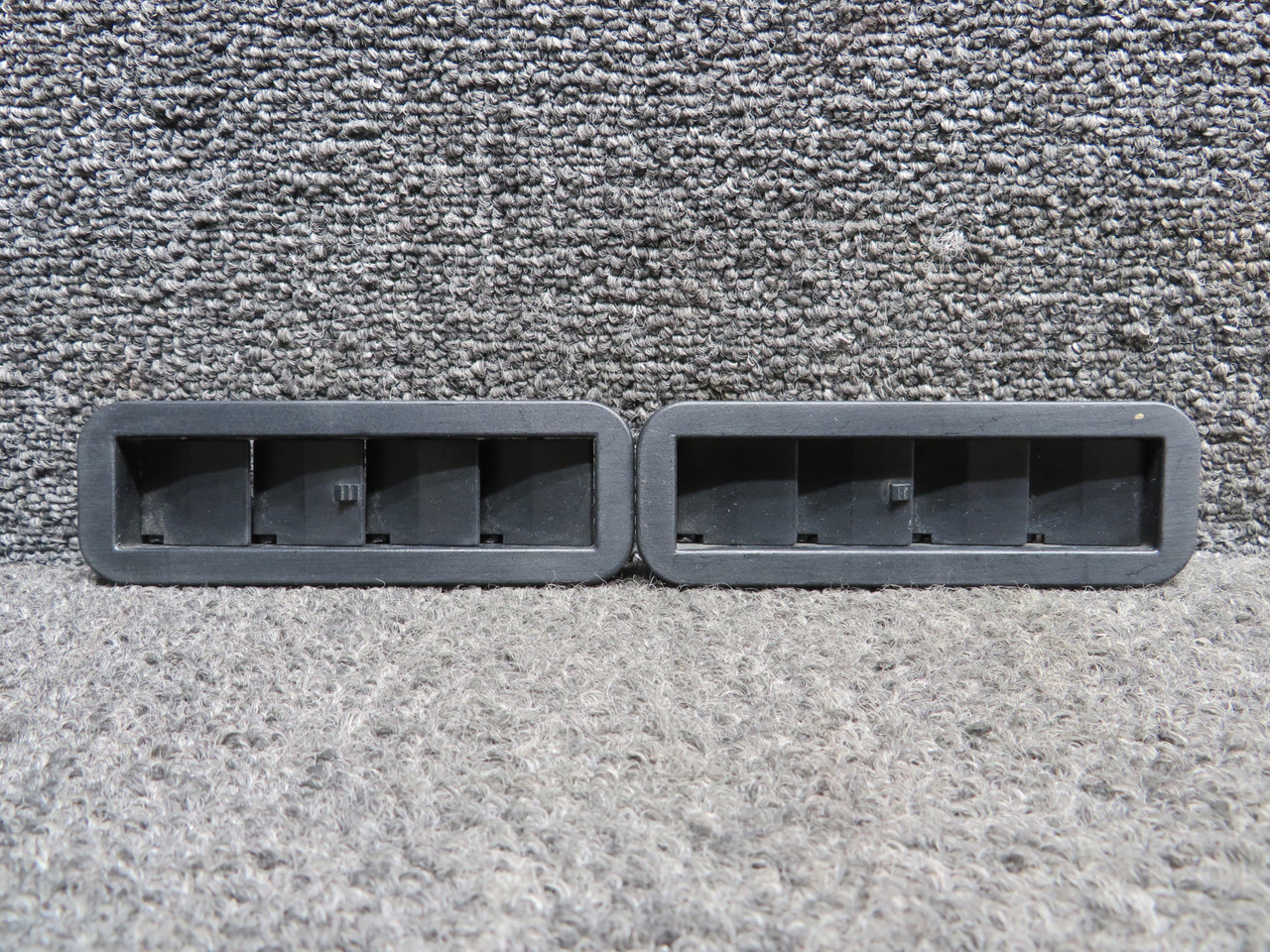 ハルページ AV4001-1 Birk Aerosystems Louver Type Air Valve Set of 2 For Sale