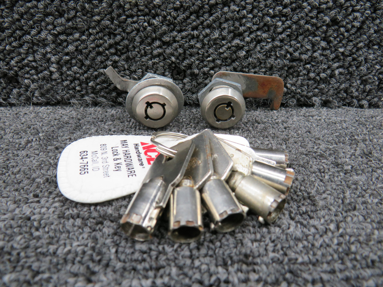 Cessna117出品　2個口 C253001-0101 Cessna 182M Cabin and Baggage Doors Lock Set For Sale