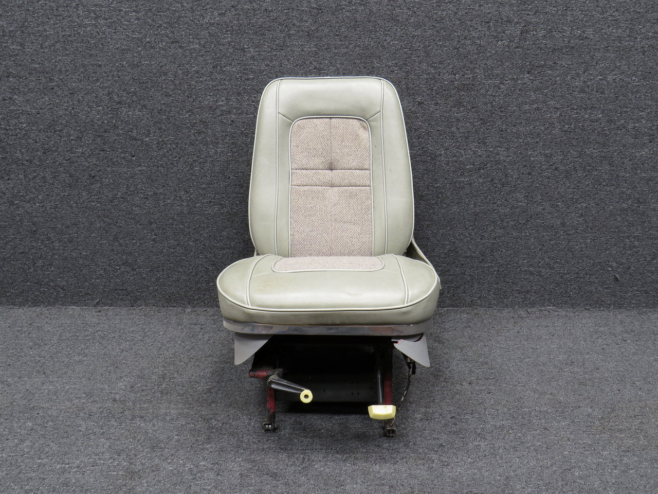 0700630-1 Cessna 182M Vertically Adjustable Pilot Seat Assembly LH