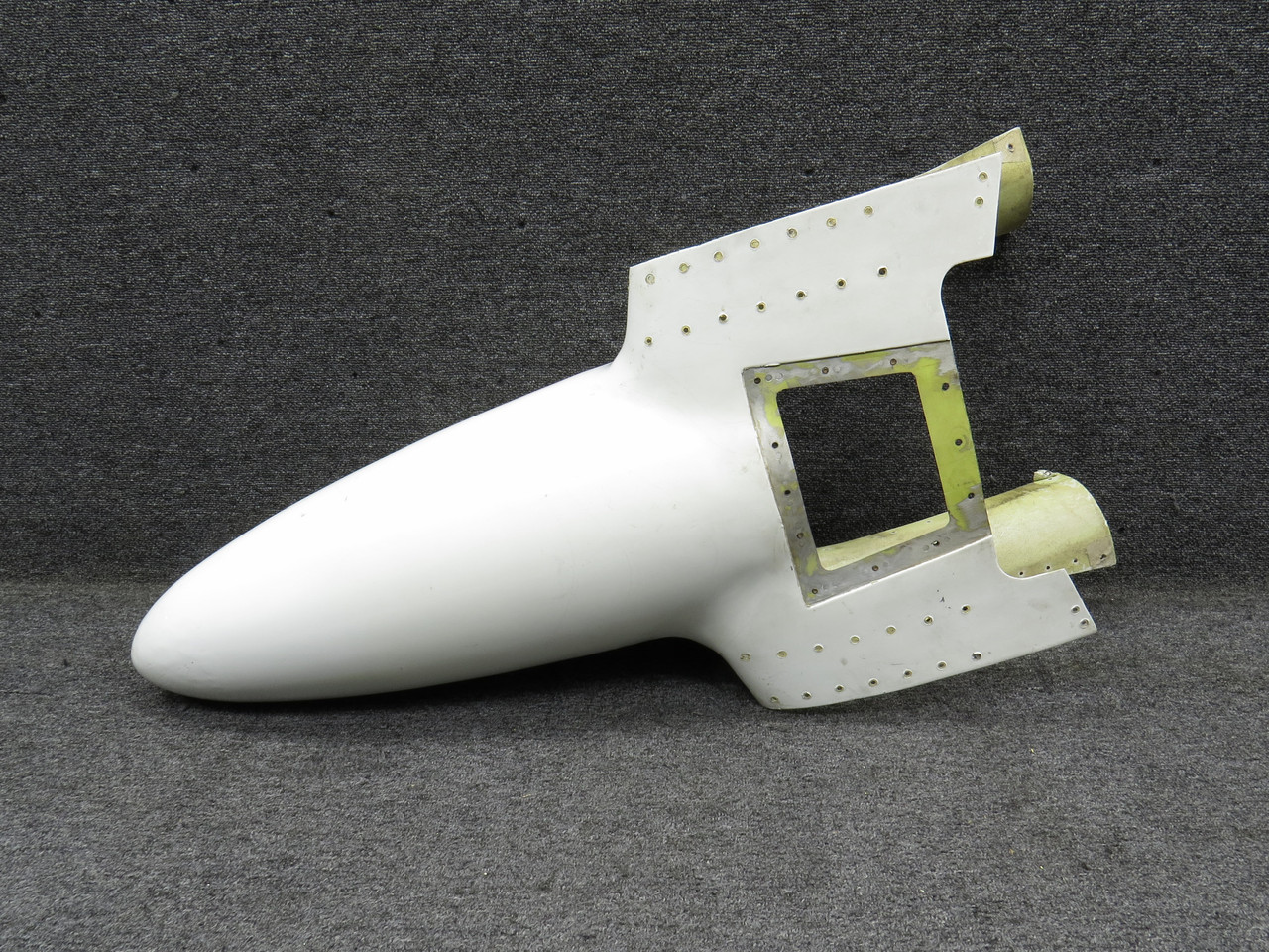 Kingページ 101-620039-5 Beechcraft 200 Empennage Nose Shell For Sale
