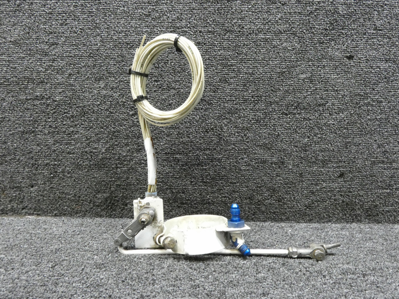 60-369000-159, 60-810047 Beechcraft 58P Main Gear Switch and Rod