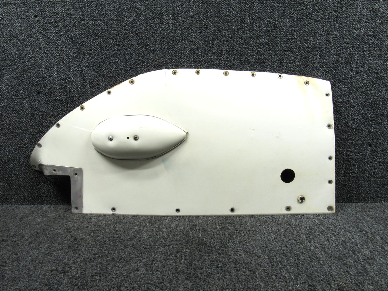0823413-31 Cessna 310J Lower Wing Tip Fuel Fairing Assembly LH For