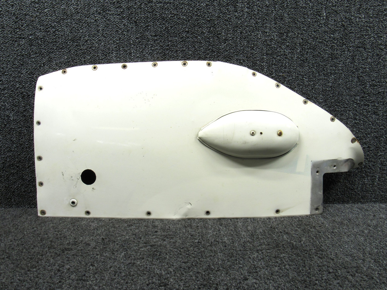 0823413-32 Cessna 310J Lower Wing Tip Fuel Fairing Assembly RH For
