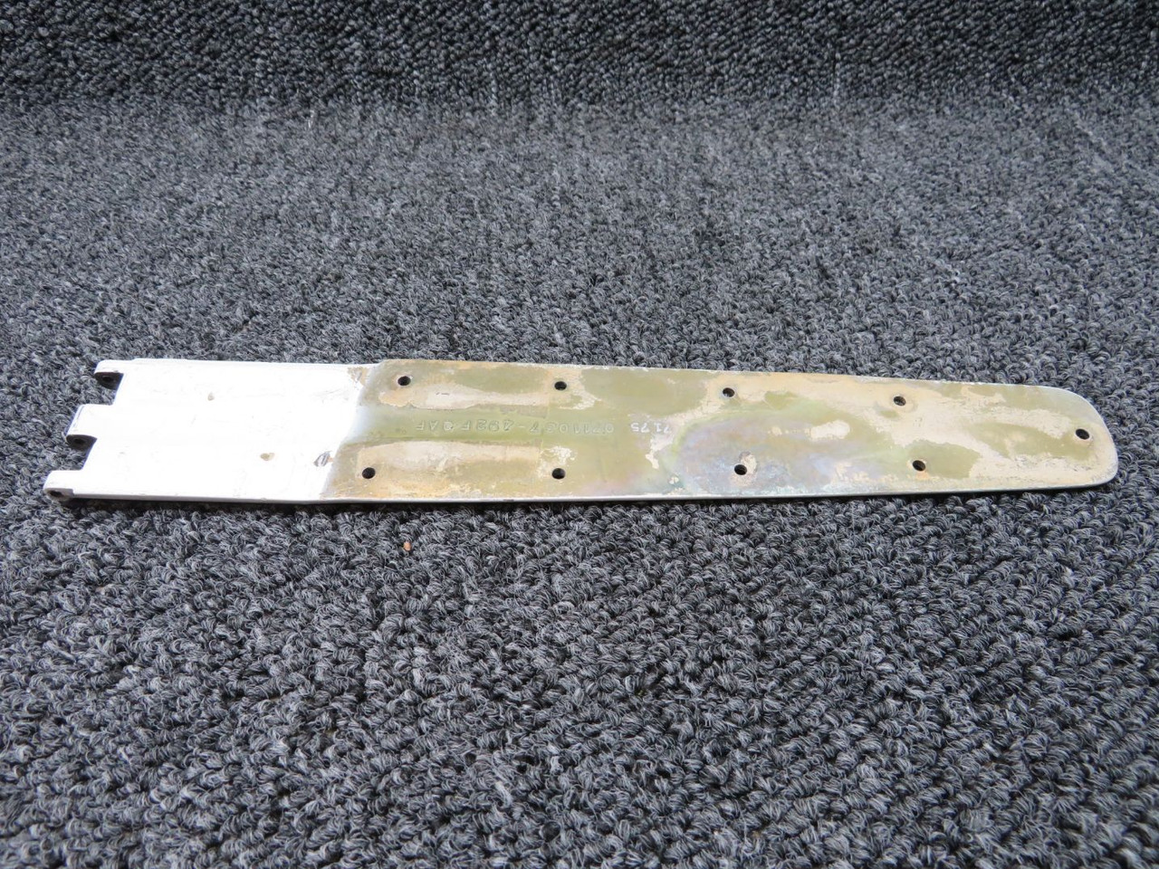 0711037-16 (Use: 0711037-22) Cessna Cabin Door Hinge Upper RH (White)