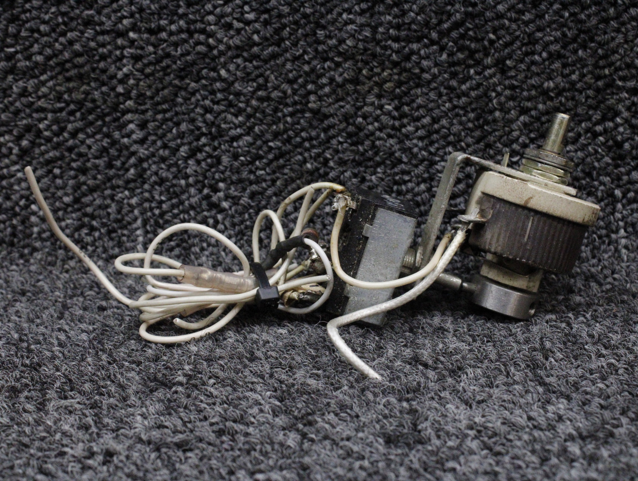 rie.aページ 22858-007 Piper PA-24-260 Rheostat Assembly For Sale