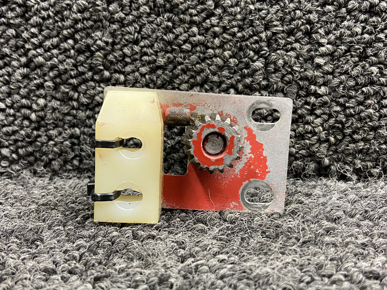 1712080-1, 1712063-1 Cessna 177RG Cabin Door Clutch Assembly w Guide