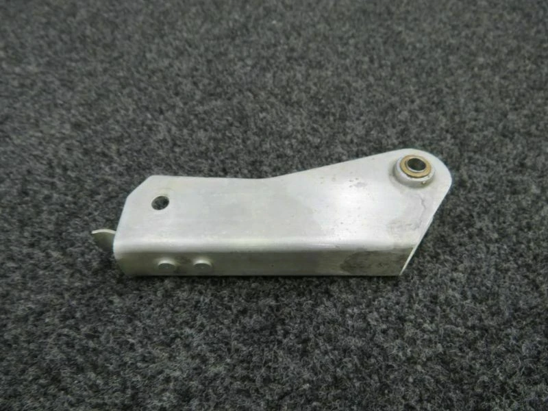 0325119 Cessna 195 Bracket Flap Center