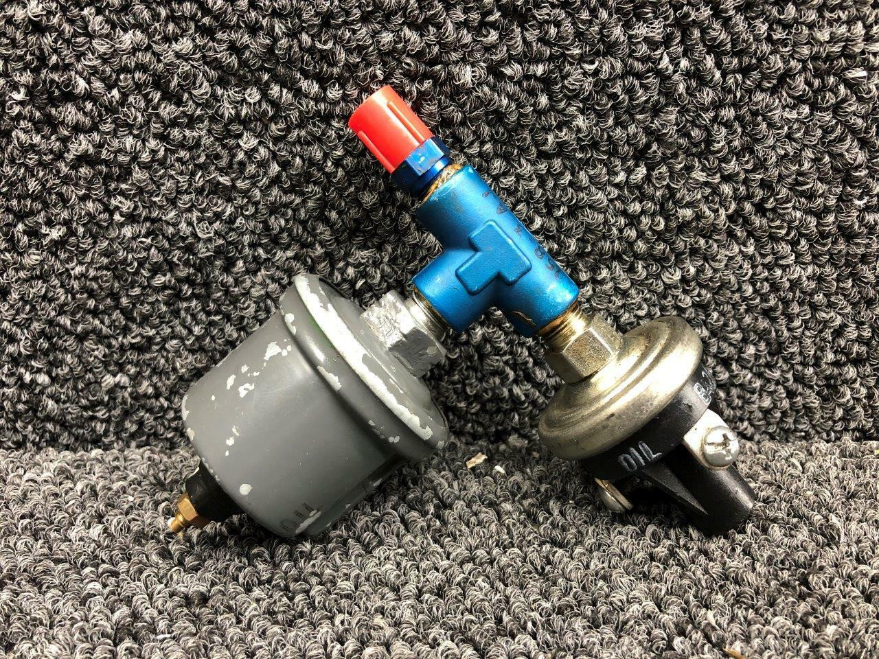 A058-3 Robinson R44 Oil Pressure Sender Assy W/ Hobbs Switch