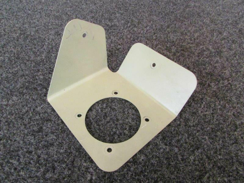 Cessna117出品　2個口 3930370-2 Cessna T206H Bracket Avionics Cooling