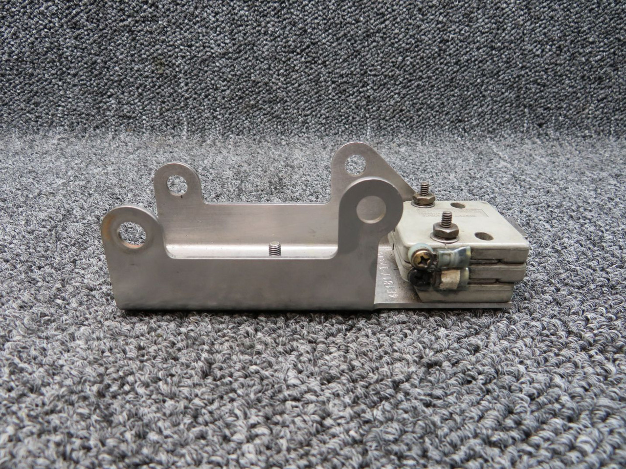 4E1817-1 Continental IO-550-C Bracket Propeller De-Ice W/ Brush Block