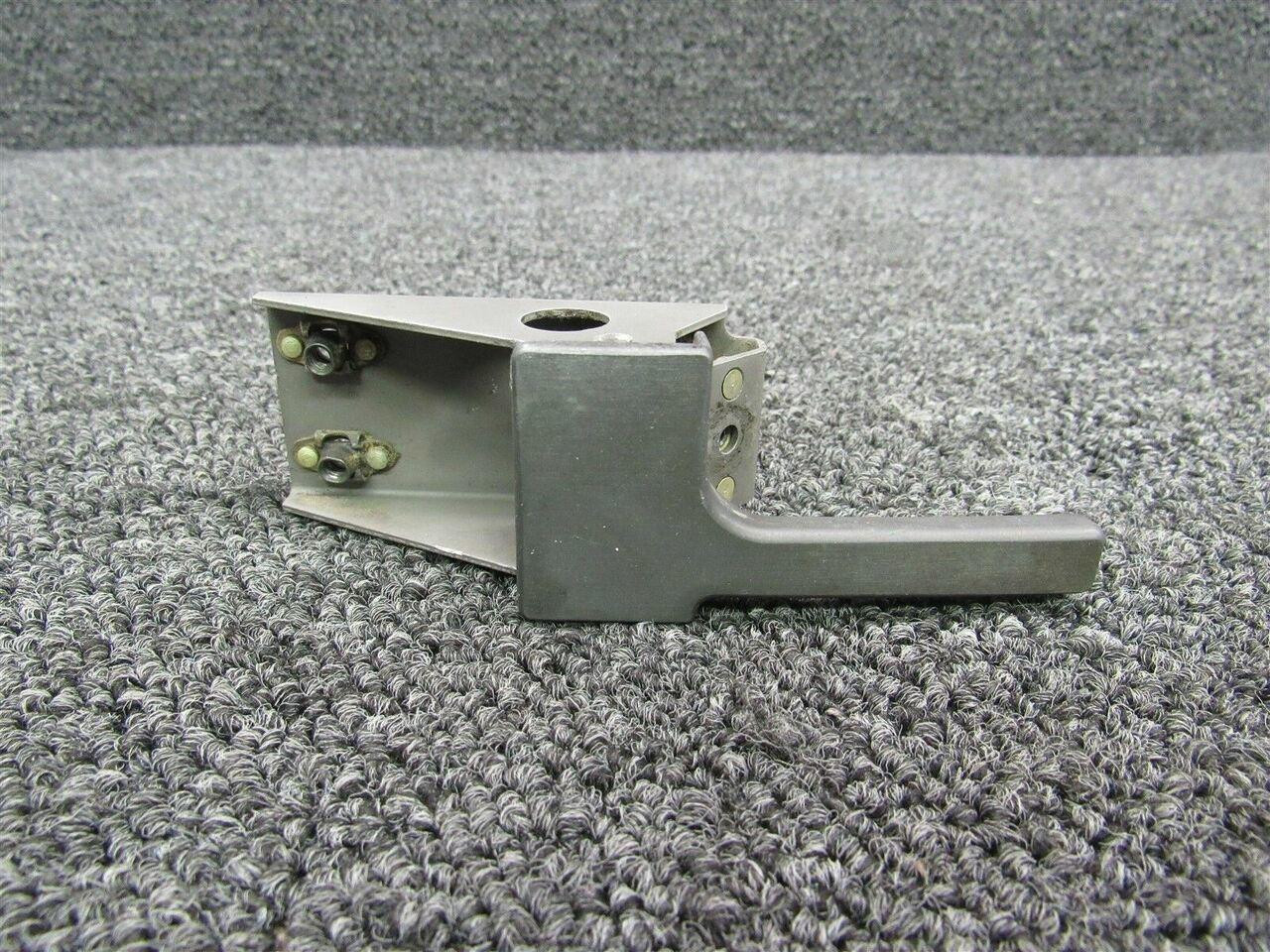 とるパカ 105-420018-11 Beech 76 Latch Assy Cabin Door Handle