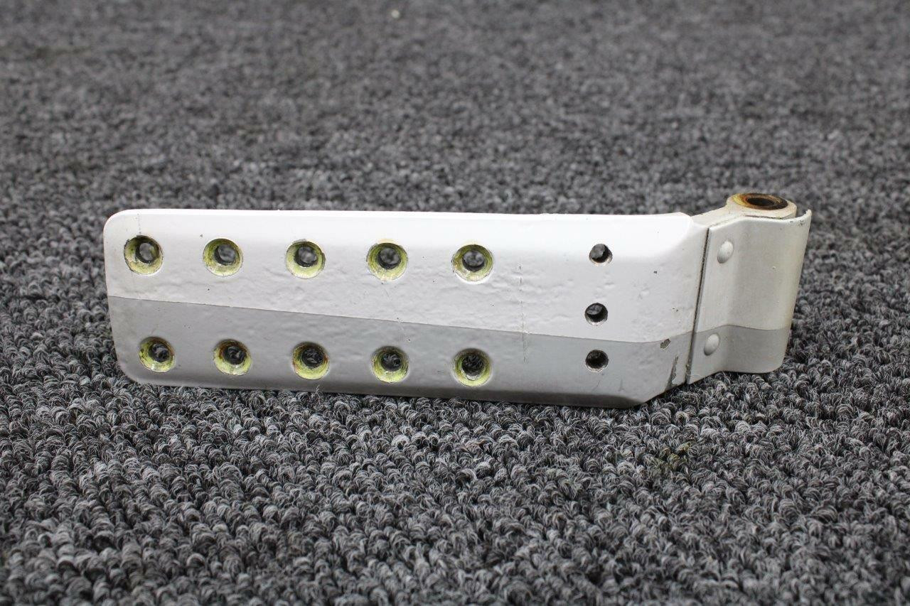 102-430123-1 Beech 58P Cabin Door Hinge Assy Upper